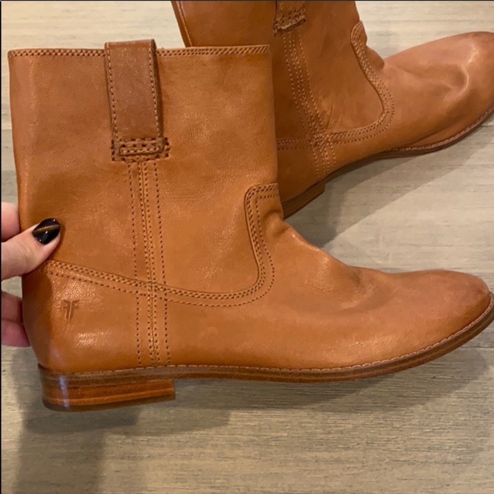 Frye Boots - size 8 and Almost New!